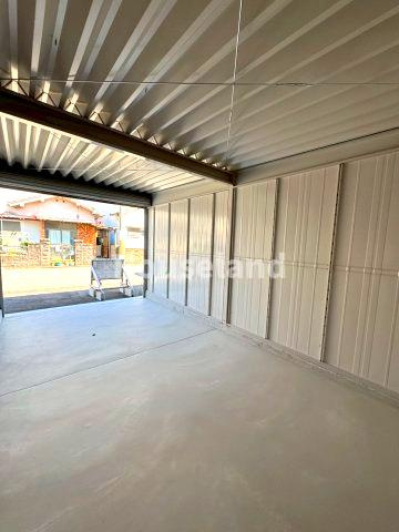 有本ガレージの内装