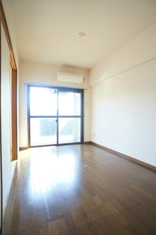 フェニックス久留米【キャッシュバック対象物件】の洋室|落ち着いた色調の洋室です