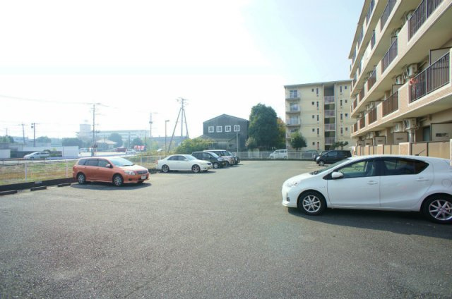 フェニックス久留米【キャッシュバック対象物件】の駐車場
