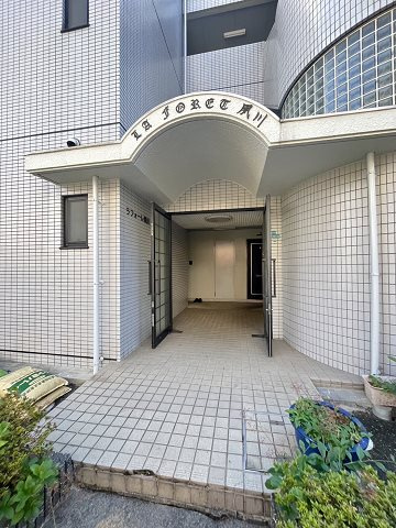 西宮市大井手町のアパートの外観