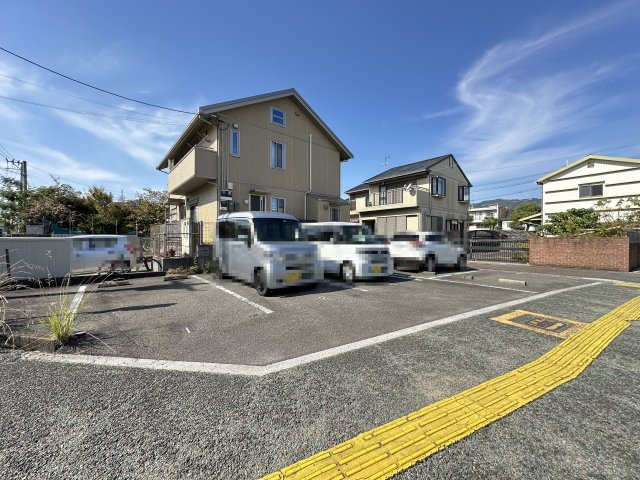 アプリコーゼの駐車場