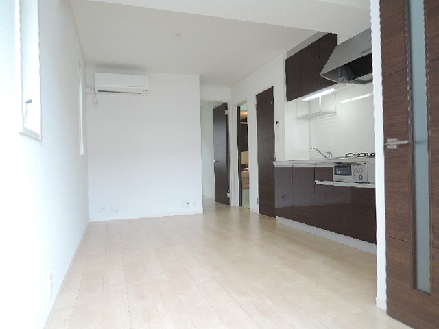 Garnet-BaBaの居間・リビング|解放感のあるリビング