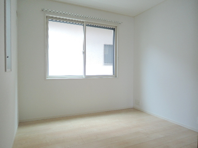 Garnet-BaBaの洋室|白を基調とした綺麗なお部屋