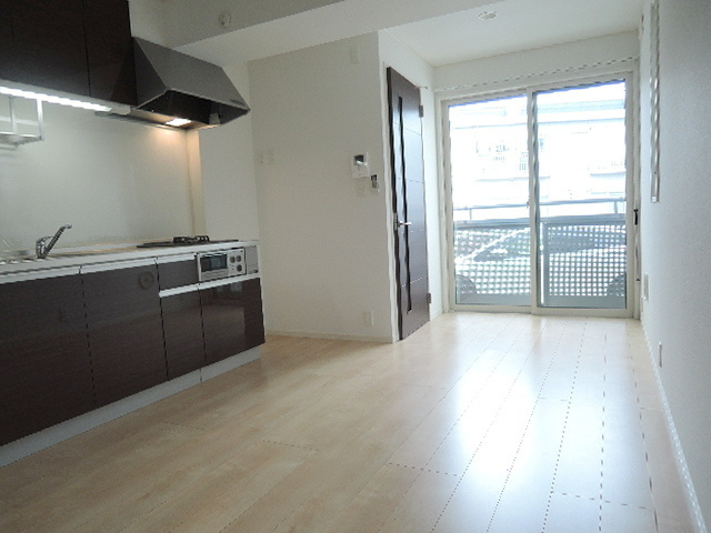 Garnet-BaBaの居間・リビング|安らぎをもたらす快適空間