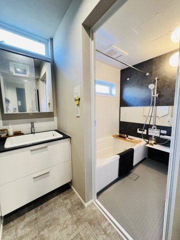 家族が繋がる＋αの家～辻堂3丁目の浴室