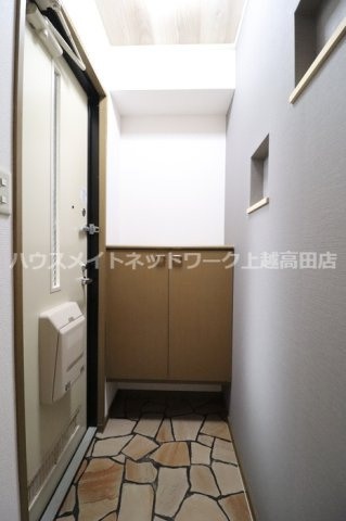 ロイヤルガーデン子安 Ａの玄関|玄関・シューズボックス