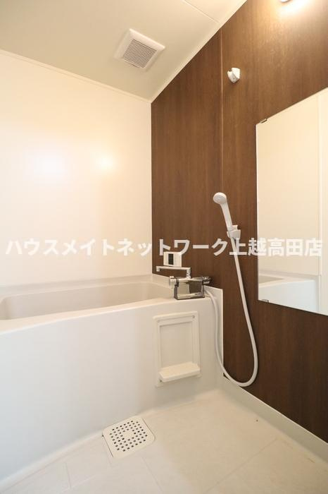 ロイヤルガーデン子安 Ａの浴室|追焚機能付