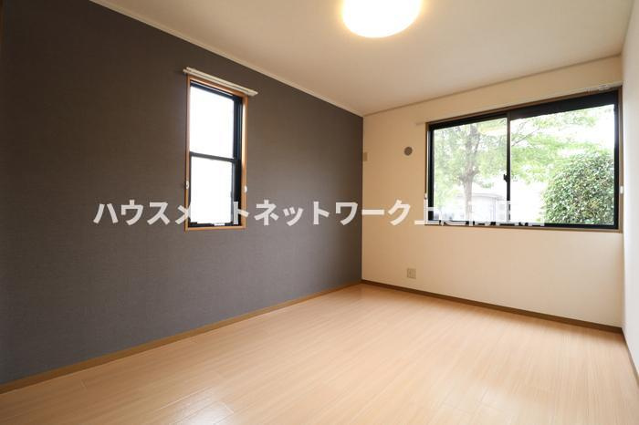 ロイヤルガーデン子安 Ａの内装|洋室