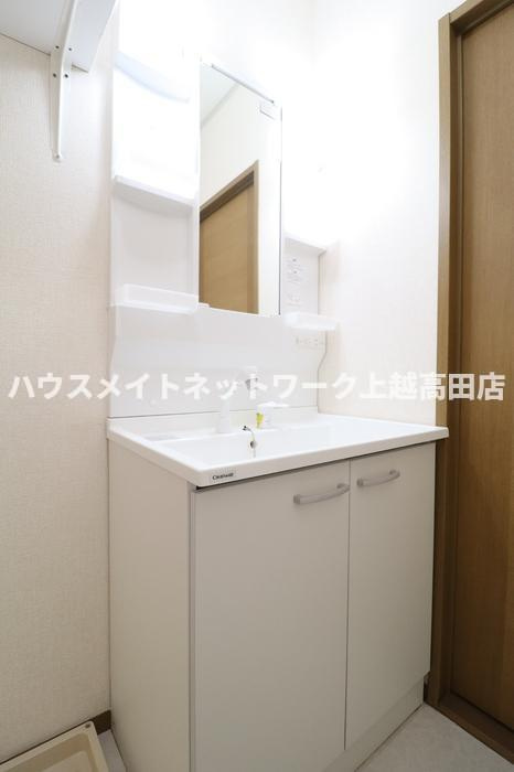 ロイヤルガーデン子安 Ａの洗面所|洗髪洗面化粧台