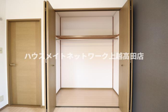 ロイヤルガーデン子安 Ａの収納|クローゼット