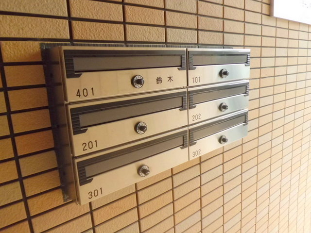 アモーレ東白楽のエントランス|ダイヤル錠式の集合ポスト