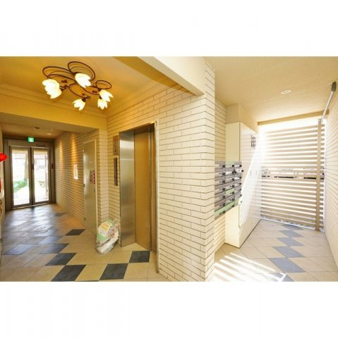 AZMONDのエントランス|お問い合わせは美濃善不動産駅前店へ！