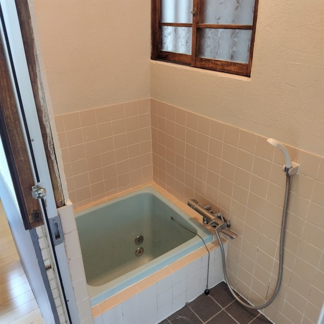 西川手２丁目貸家の浴室