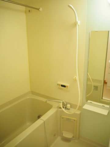 ノイ・フロイデＡの浴室|お風呂です