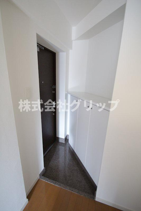 グリフィン横浜・桜木町拾壱番館の玄関