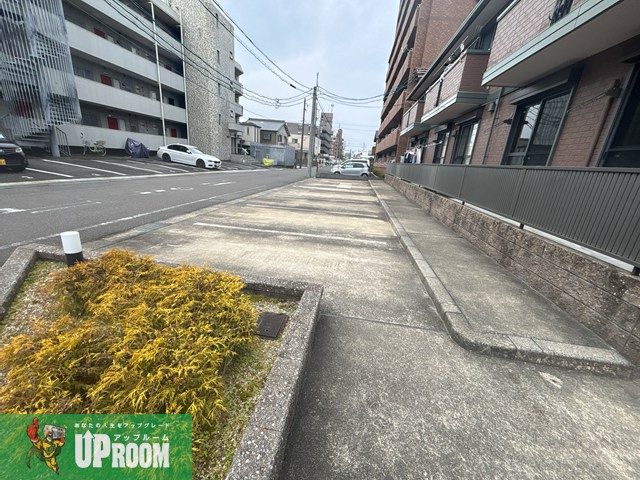 ヤマサハウスの駐車場