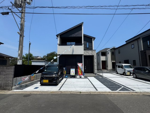 ーAdoble＋アドブルー小倉北区下富野3丁目1期　【小倉北区　新築戸建て】の駐車場|家族と友達も安心、ゆったり停めれる駐車スペース♪　【小倉北区　新築戸建て】