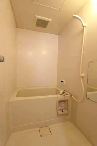 セラフィ西原の浴室