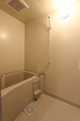 メゾンメリオールの浴室