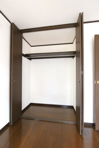 日下部北町１－７０貸家の収納