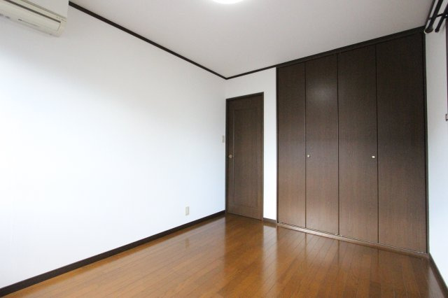 日下部北町１－７０貸家の洋室