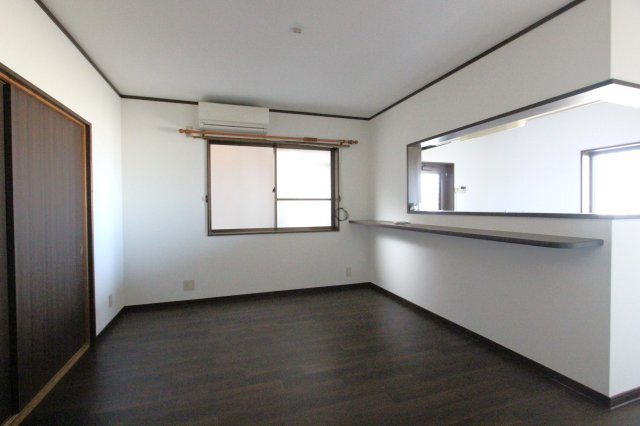 日下部北町１－７０貸家の居間・リビング