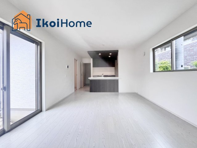 明石市天文町2丁目　全2棟　2号棟　新築戸建の居間・リビング|【ホームページに現地動画掲載中】●年中無休：当日予約可●フロアコーティング・エアコン住宅ローン組込可