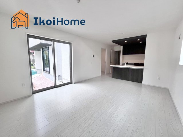 明石市天文町2丁目　全2棟　2号棟　新築戸建の居間・リビング|【ホームページに現地動画掲載中】●年中無休：当日予約可●リビングは長方形で家具を配置しやすい間取り。