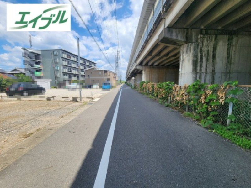 小牧市大字二重堀　売地の前面道路含む現地写真