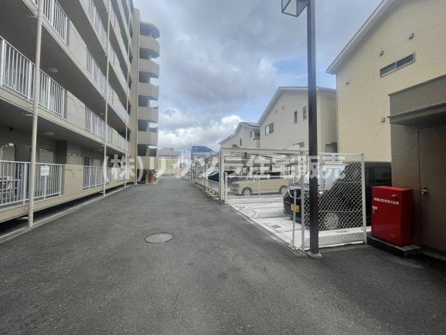 サンシティ交野の駐車場|敷地内駐車場
■物件内覧・資金計画相談・住宅ローン相談、リフォーム相談、お問合せ受付中■
※当日・翌日のご内覧、ご相談はお電話でのお問合せがスムーズです！