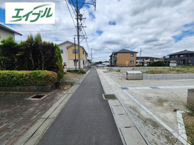 小牧市大字間々原新田　売地　C区画（全８区画）の前面道路含む現地写真