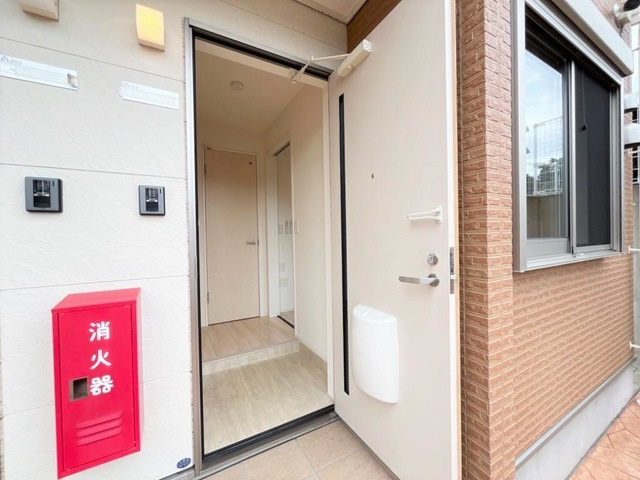 コンフォールKの玄関