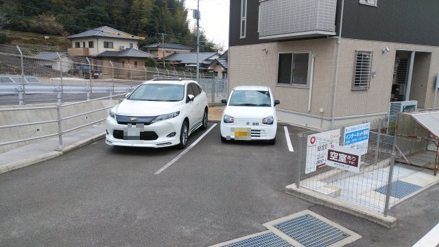 ウィットシバタⅡの駐車場