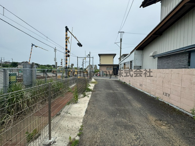 ◎高座郡寒川町中瀬　建築条件なし　売地の前面道路含む現地写真|前面道路の様子です◇