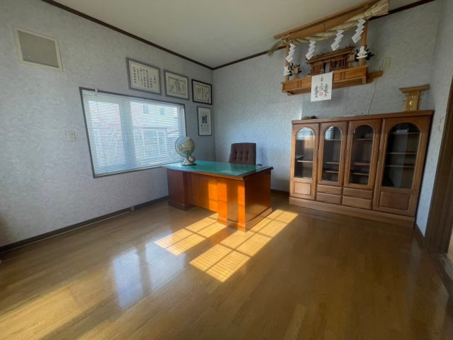 愛国東1-1-18貸事務所の洋室
