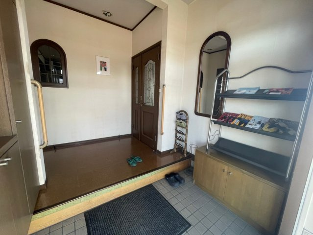 愛国東1-1-18貸事務所の玄関