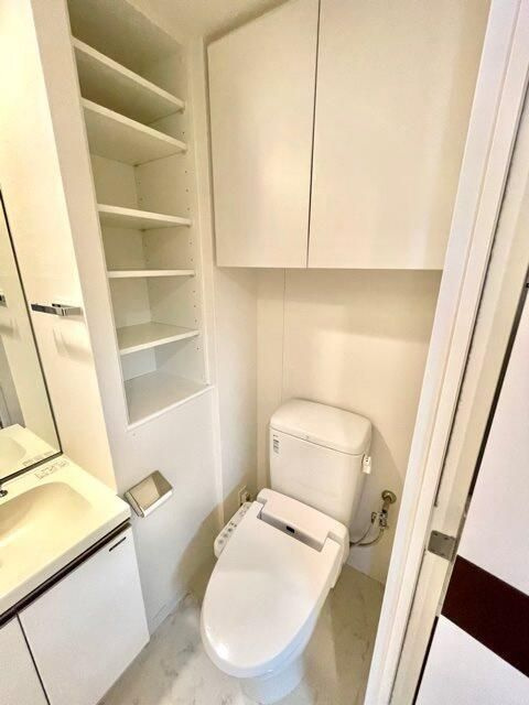 レジディア笹塚Ⅱのトイレ|■温水洗浄便座■独立洗面台