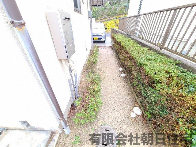 【庭】 | 東津田町中古戸建（平屋） | 通路もあります～