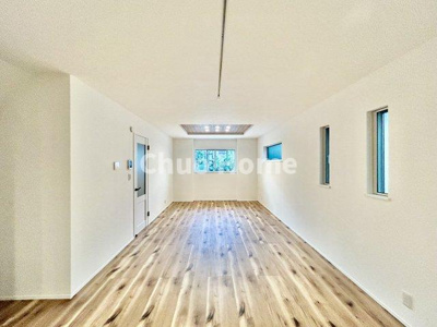 【居間・リビング】 | 葛飾区青戸5丁目新築分譲住宅 | 【リビングダイニング】一日の中で多くの時間を過すことになるリビングダイニングだからこそ、いつも穏やかな空間であることが必然。爽やかな通風と採光を存分に感じる事が出来る空間です。