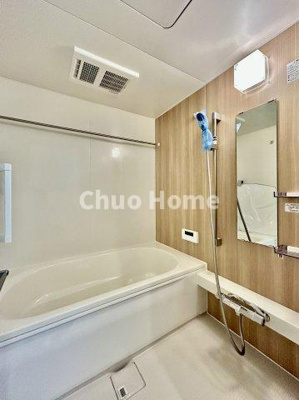 【浴室】 | 葛飾区青戸5丁目新築分譲住宅 | 【バスルーム】暖房換気乾燥機付きシステムバスルーム。暖房・冷風・換気・乾燥など、毎日を快適に過ごせるうれしい機能が揃っています。雨の日の洗濯物も安心です。