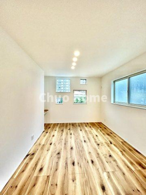 【洋室】 | 葛飾区青戸5丁目新築分譲住宅 | 【洋室】快適に過ごす条件は、一人ひとり違います。だからこそ飾り過ぎないシンプルな内装と偏り過ぎないデザインで統一しております。居住していく中でオーナー様だけの【マイホーム】に創り上げて下さい