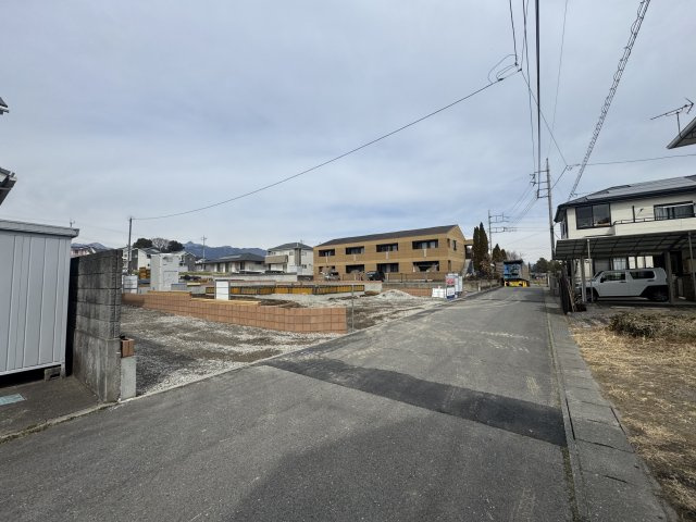 新築　北群馬郡榛東村新井第4　Livele Garden.S　１号棟の前面道路含む現地写真|東側接道幅員約5ｍ