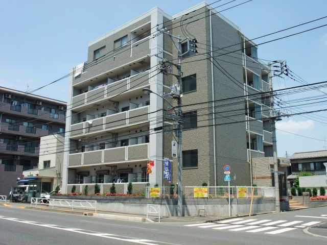 アドラブールの外観