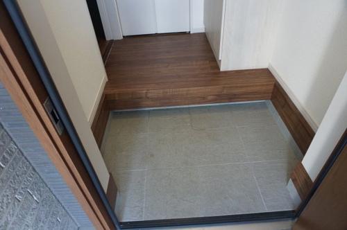 リーブルファイン立木の玄関