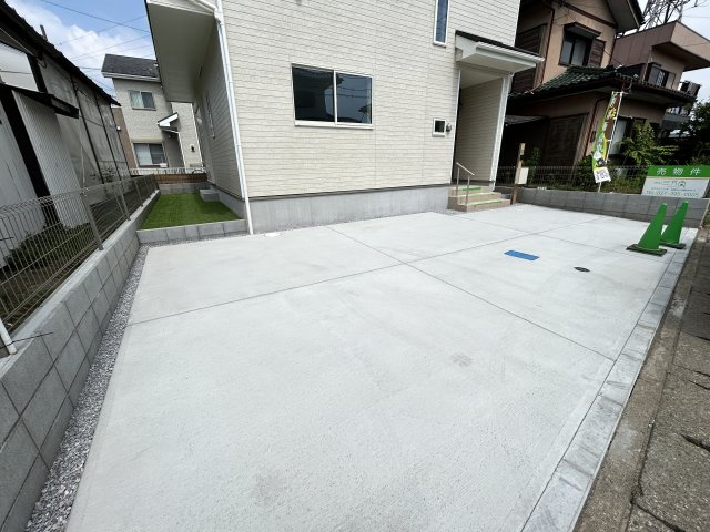 新築　高崎市浜尻町4期　Heartful　Town　１号棟の駐車場|現地写真　駐車スペースは並列2～3台分可能です！
