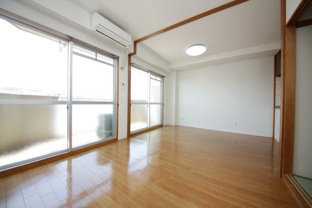 コスモハイツの居間・リビング