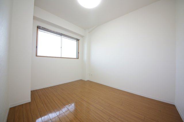 コスモハイツの洋室