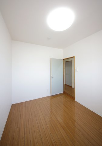 コスモハイツの洋室