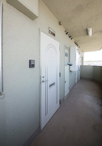 コスモハイツの玄関