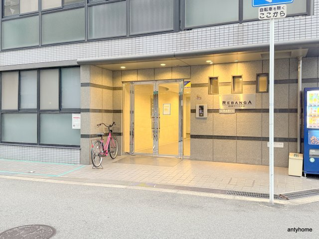 レバンガ西本町APのエントランス